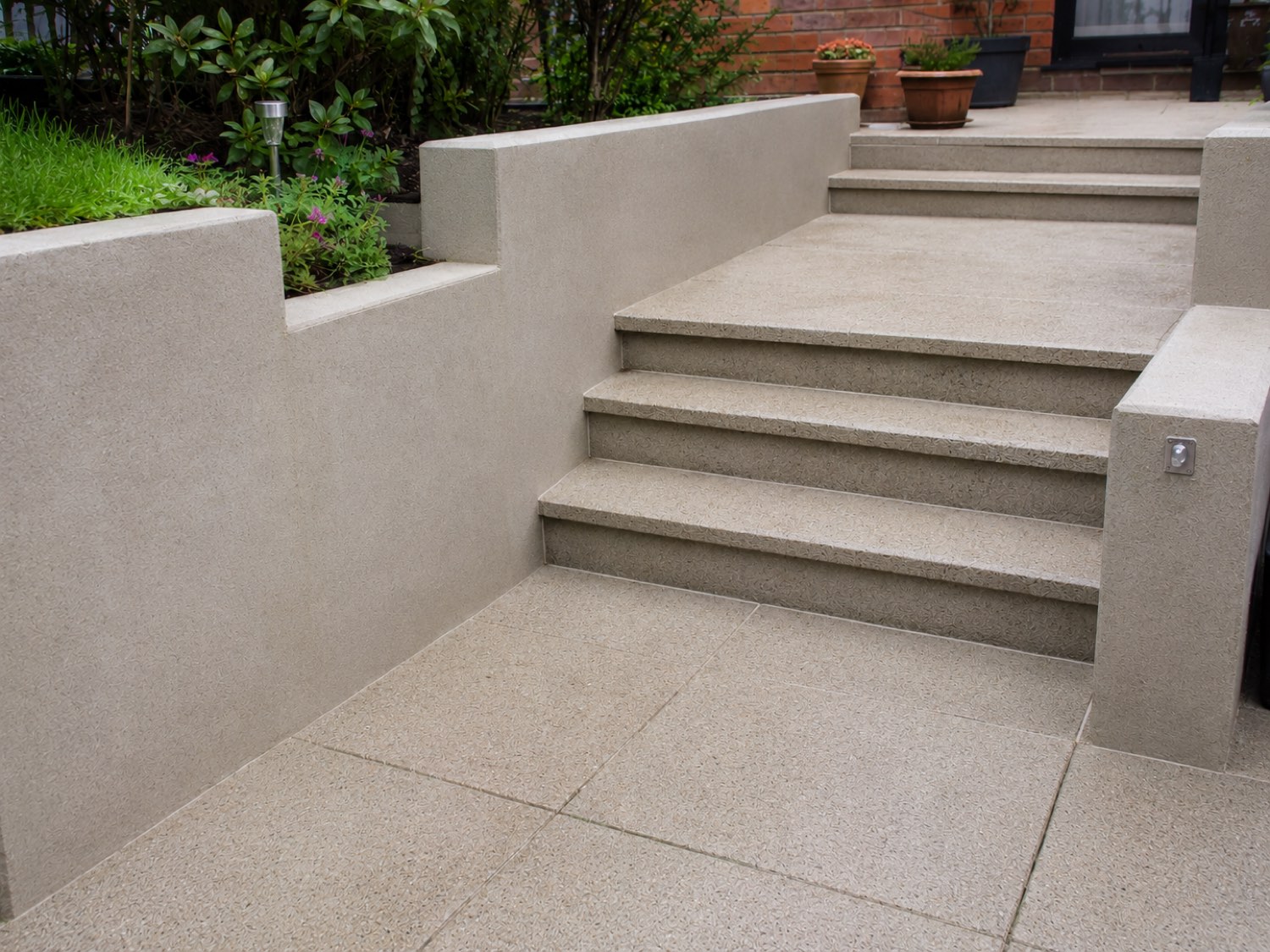 The same walls and steps after cleaning — fresh and safe